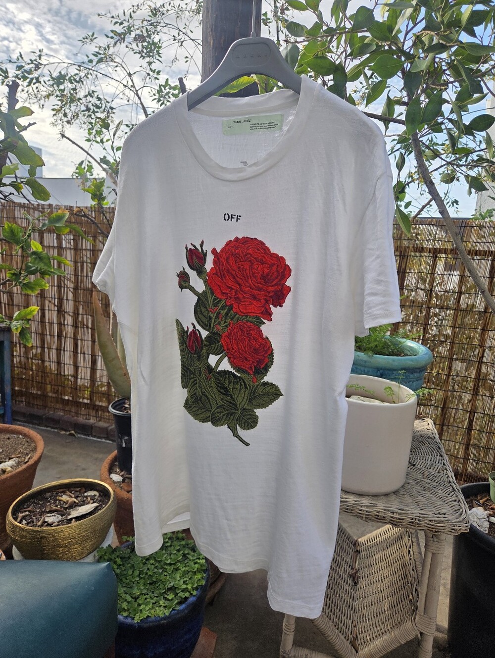 Off-White By Virgil Abloh. White Short Sleeve Tee with Red Rose. Size M